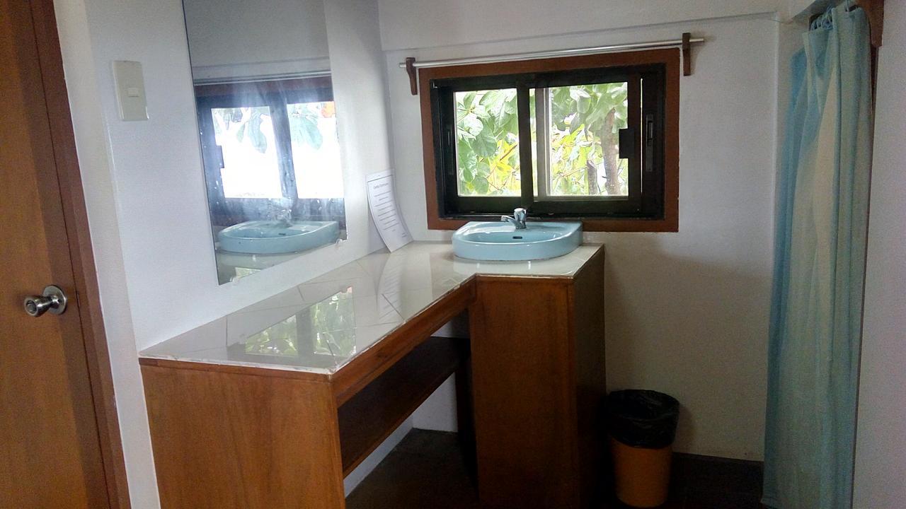 Peria Seafront Pensione Roxas  Exterior photo